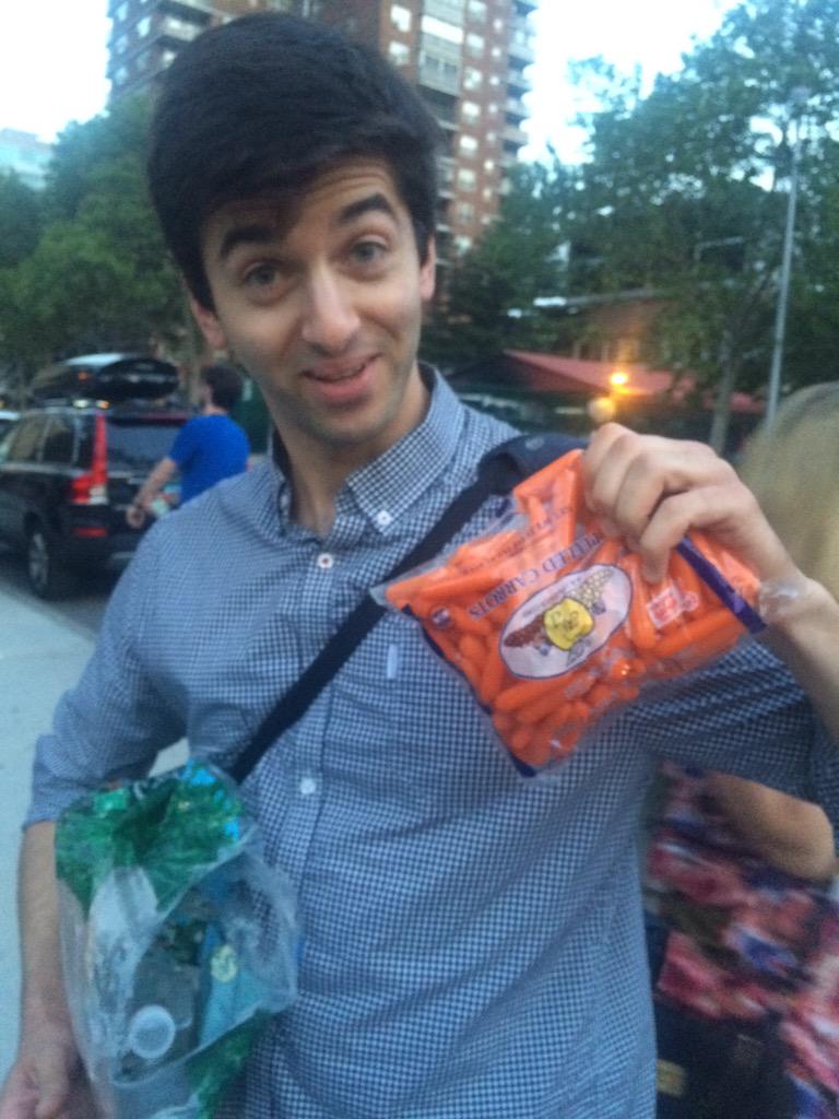 HotChicksRoom's tweet image. FREE WATER, treats and carrots on the Chelsea line. Now that's hospitality  #beastbuzz #dcm17 @curtisraye