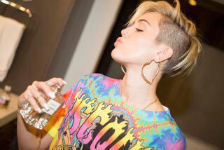 MileyUpdatesMRC's tweet photo. 💞Buenas noches smilers💞 http://t.co/J5ZYiIC8Iy