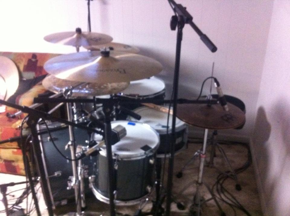 jefffoos's tweet photo. Recording on this kit tonight! #neverrecordwithoutmymeinlcymbals http://t.co/INDEusYYFE
