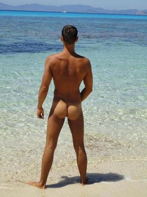 ( stares out at the ocean butt naked) #opendm