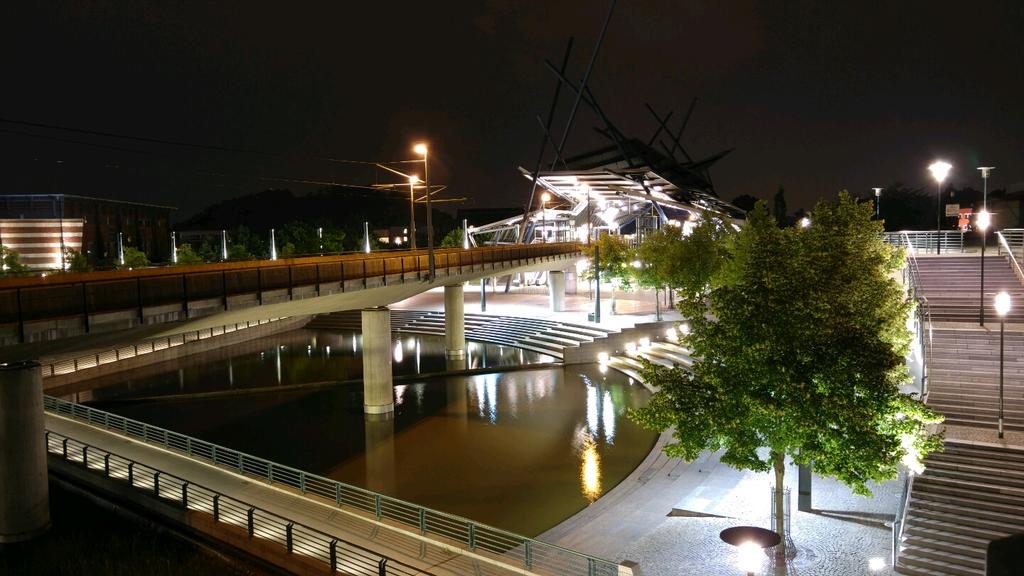 WBWorker's tweet photo. Busbahnhof Centro Oberhausen #testeg4 #hosentaschendslr #lowlights http://t.co/XkYn6cja8w