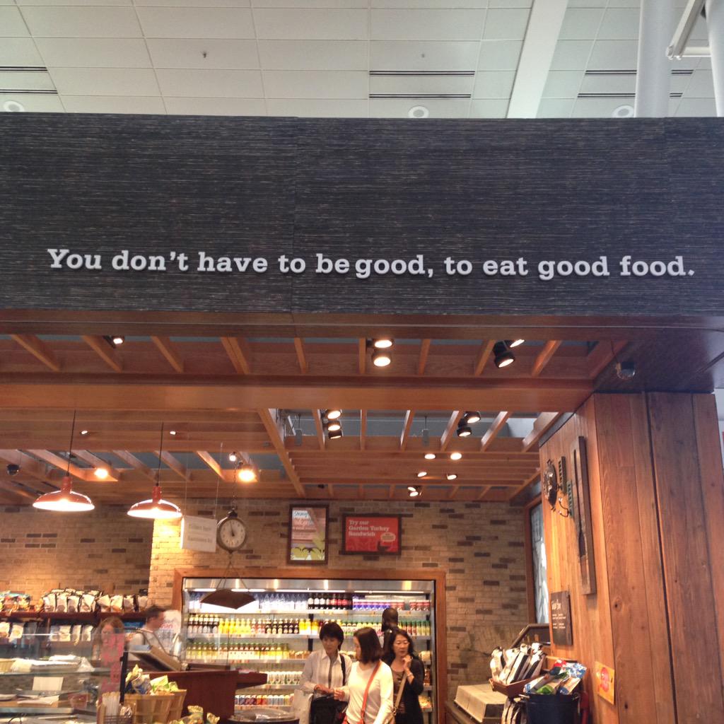 SabiChaudry's tweet photo. On today's episode of Commas Gone Wild... #Copywriting #Copywronging #Grammar #GrammarNerd #Advertising http://t.co/g3reO2buEb