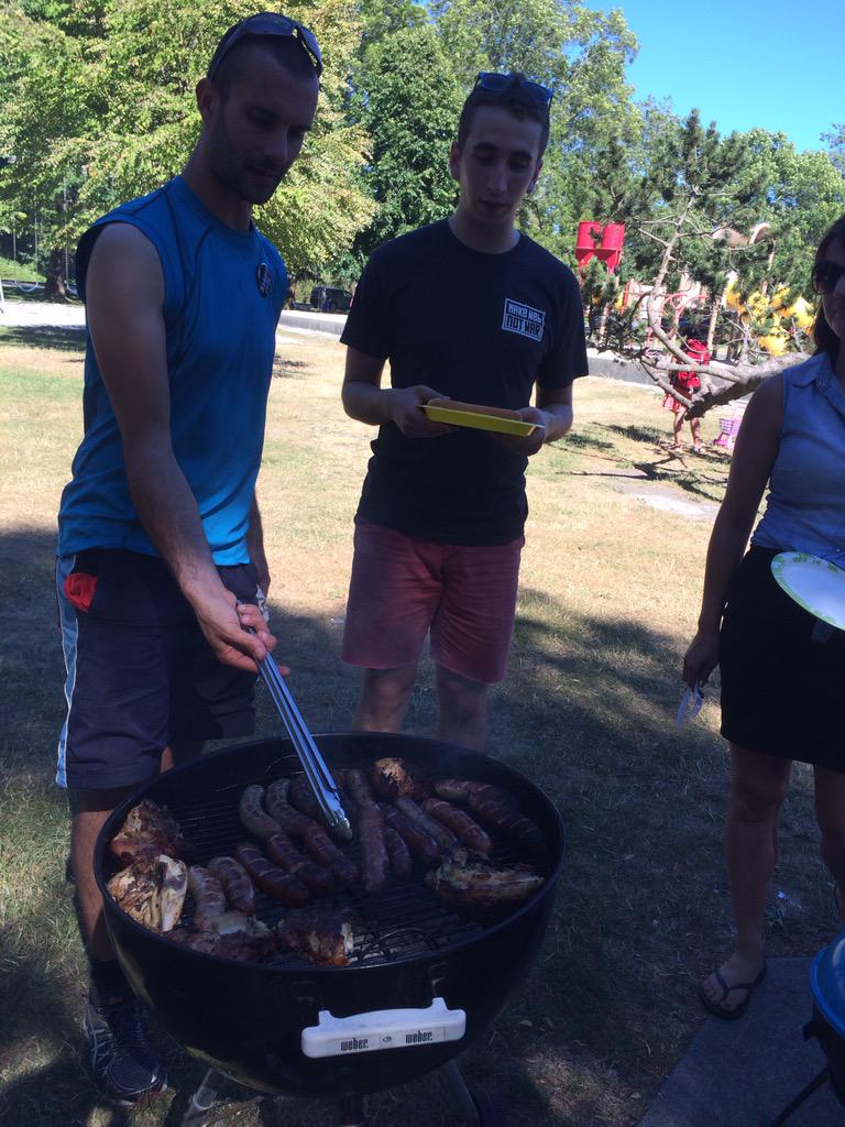 OsenCandice's tweet photo. Brilliant finish to Q2 on the Product team! Celebrating at the beach with tunes, games, BBQ  #mobifydays http://t.co/ADOFxg07vF