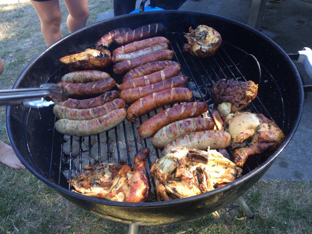 OsenCandice's tweet photo. Brilliant finish to Q2 on the Product team! Celebrating at the beach with tunes, games, BBQ  #mobifydays http://t.co/ADOFxg07vF