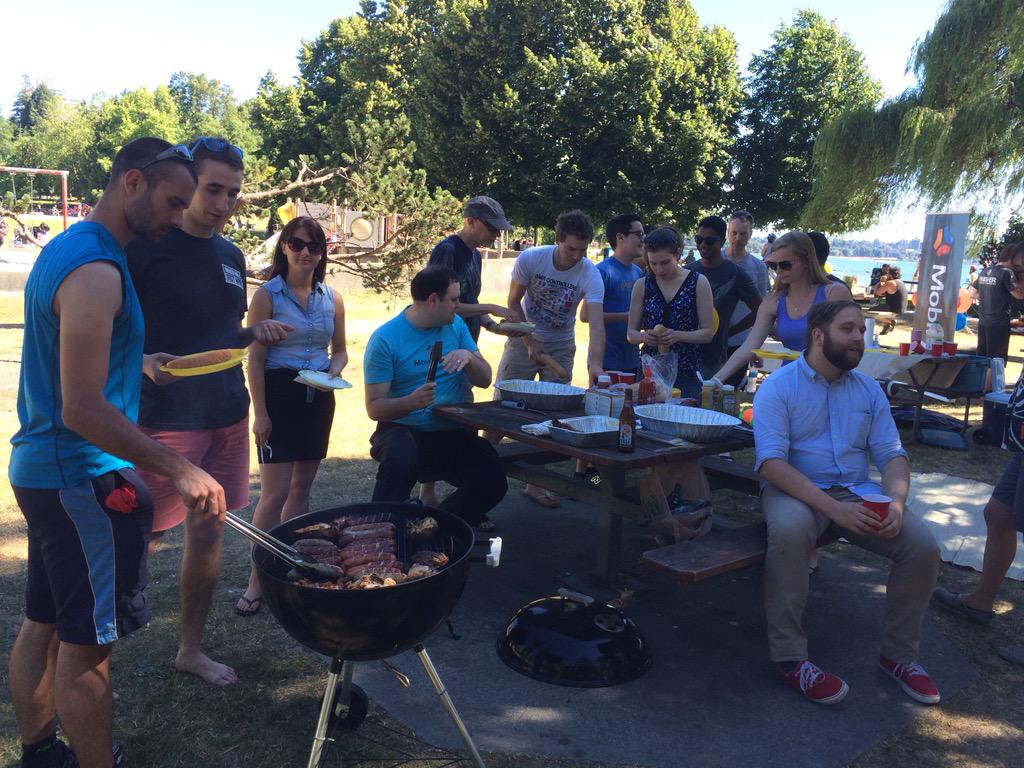 OsenCandice's tweet photo. Brilliant finish to Q2 on the Product team! Celebrating at the beach with tunes, games, BBQ  #mobifydays http://t.co/ADOFxg07vF