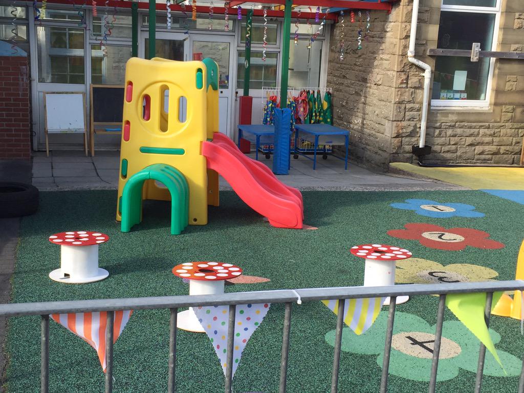 caradogprimary's tweet photo. The Nursery Outdoor Area is looking fantastic #Ecology #LetsBeGreen #RecyclableMaterials http://t.co/4aGnJOFkHU