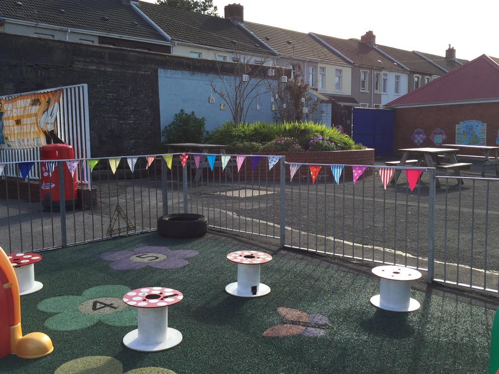 caradogprimary's tweet photo. The Nursery Outdoor Area is looking fantastic #Ecology #LetsBeGreen #RecyclableMaterials http://t.co/4aGnJOFkHU