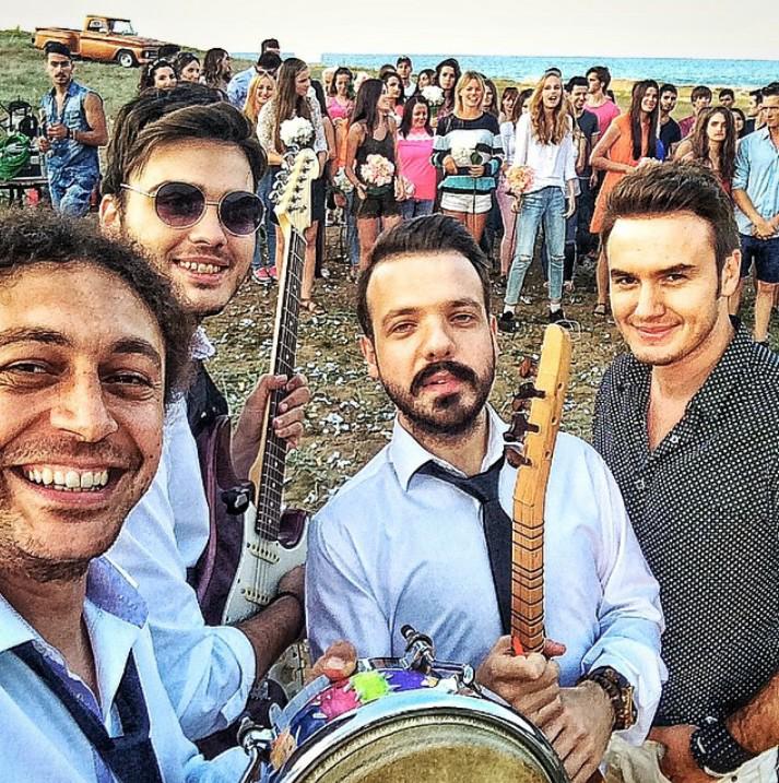 FansCeceli's tweet photo. "İlle De Aşk" çekimlerinden ☺ http://t.co/79vjmDQHoe