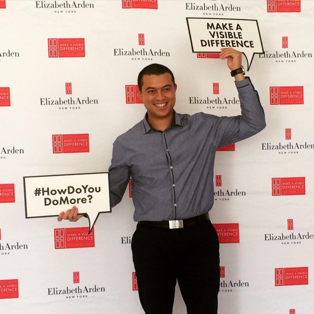 9MilesProject's tweet photo. Congratulations @NigelSavel! Grand prize winner at #makeavisibledifference.Thanks so much @EArdenSA! http://t.co/FYKhl4mD2Q
