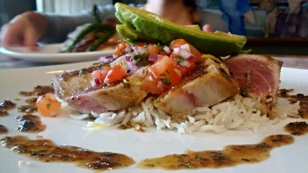 BasculeBridgeG's tweet photo. Rare seared tuna with Pico de Gallo, avocado, and chipotle lime glaze. Rocking this out on special while it lasts! http://t.co/rA8cdLcrI7