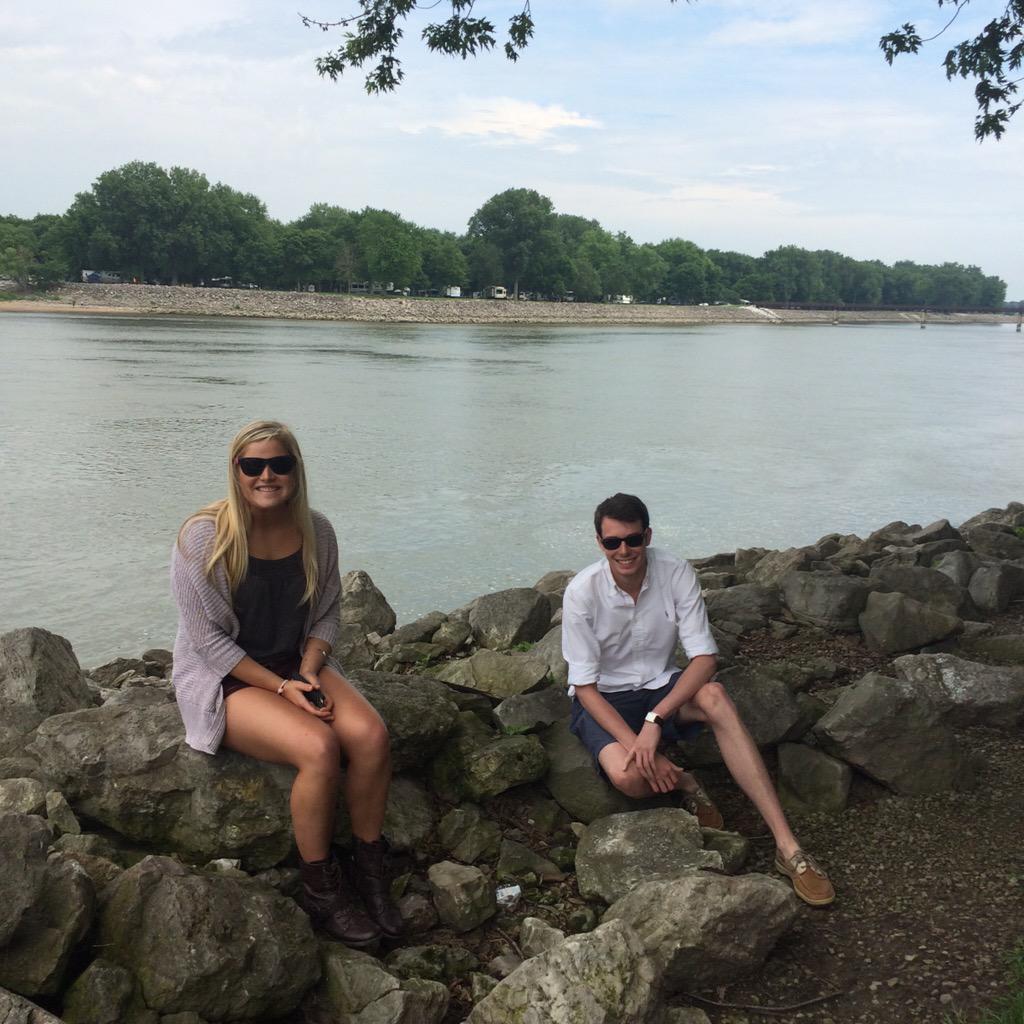 eamuel's tweet photo. Taking a quick break from the campaign to show the #FellowsIA the #RedRockDam! @JamesTilley18 @Mbrowni1 http://t.co/VB99aCRWHZ