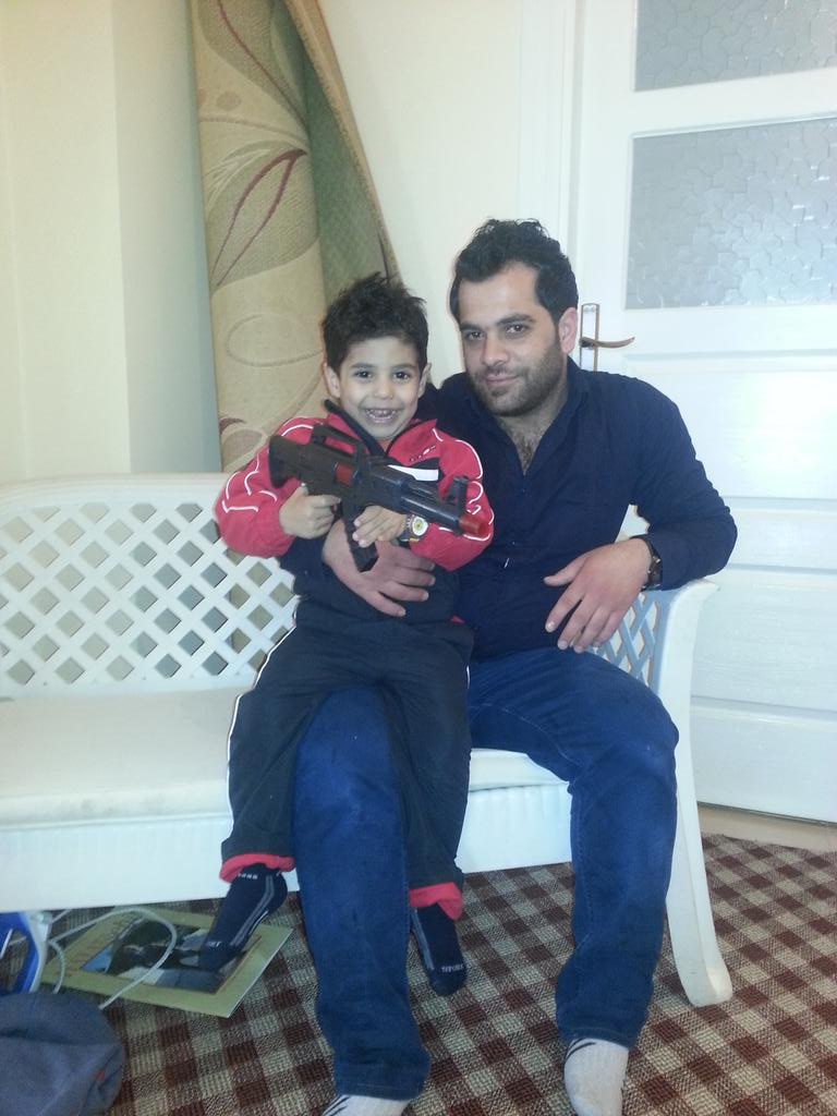 CIGDEMAKCAN's tweet photo. @serdargokalp  kıllardan yaş çıkıyosa benim eşim kaç yaşında ?? Soruyorum serdar sana http://t.co/i1QOJm1XX4