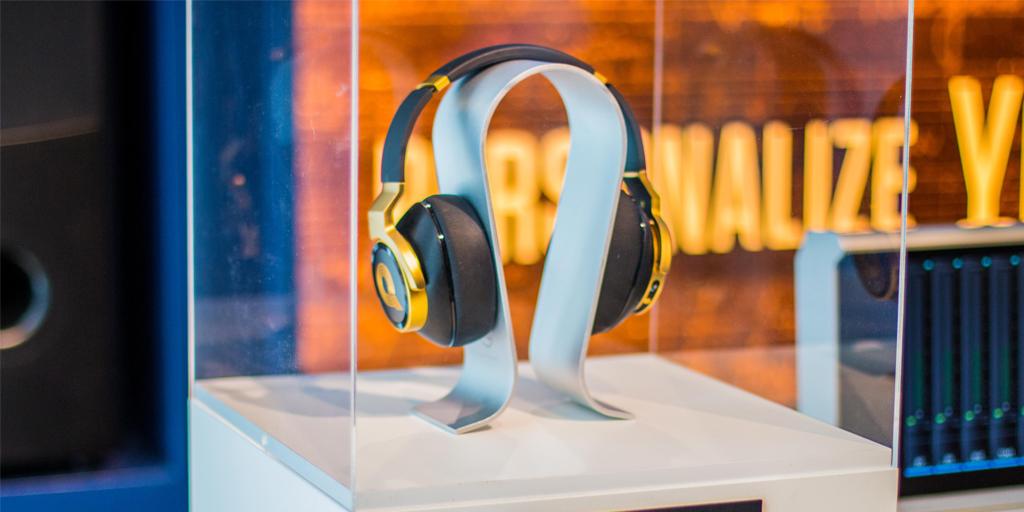 HARMAN (@harman) on Twitter photo .<a href="/QuincyDJones/">Quincy Jones</a> debuts the new AKG #N90Q at the Harman Flagship in NYC. #personalizedsound akg.com/N90Q .<a href="/QuincyDJones/">Quincy Jones</a> debuts the new AKG #N90Q at the Harman Flagship in NYC. #personalizedsound akg.com/N90Q