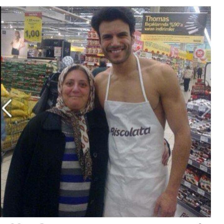 eccekucuk's tweet photo. Umarim bu fotoğrafı kocan görünce de güler teyzecim :-D http://t.co/qe6xpv1LYu