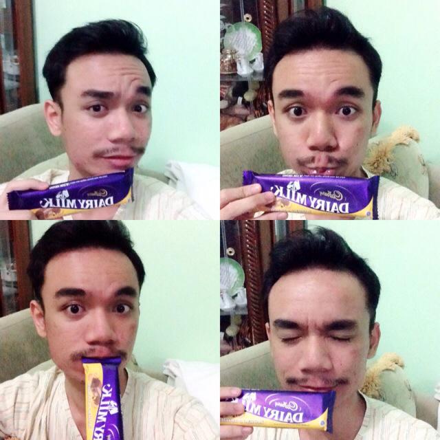 Hoya ^ ^ dapet coklat dari kakaknya langsung update foto, huhu senangnyaaa ... Mau dong coklatnya :))