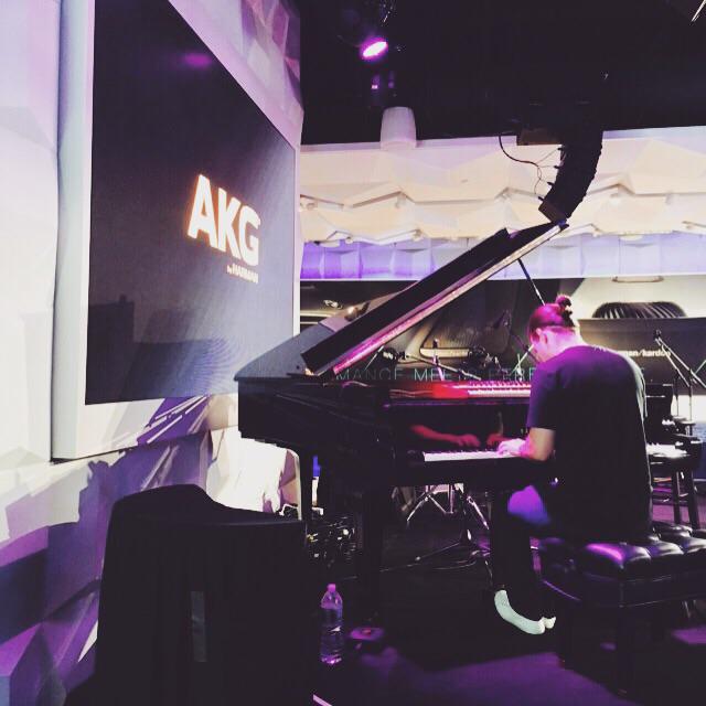 tmighty55's tweet image. Soundcheck w/the talented Alfredo Rodriguez @ #AKGN90Q launch event. #HarmanKardon #PersonalizedSound