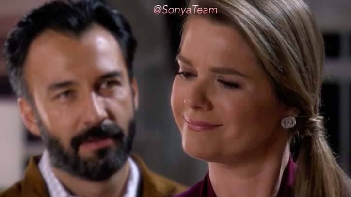 SonyaTeam's tweet photo. [@TierradeReyes #Capitulo137📷🐎❤️] #Cayetana(@Sonya_Smith) esta enamoradisima en el #CapitanFernandez(@lalovictoria) http://t.co/L6xGn1yH8M