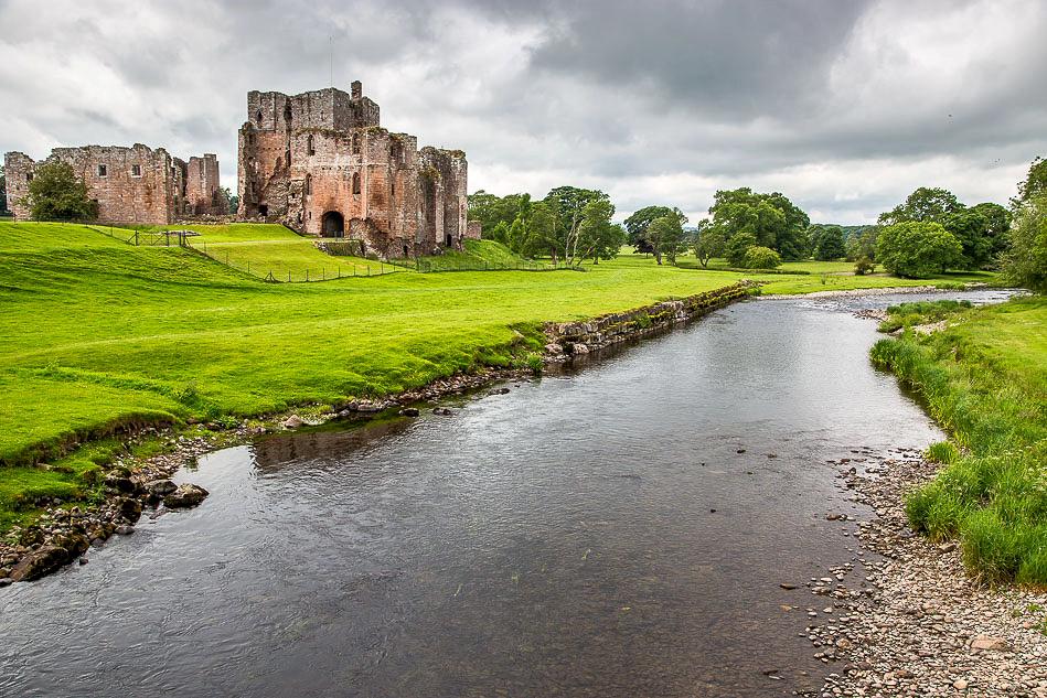 LakesCumbria's tweet photo. Couldn't agree more with @andrewswalks a visit to Brougham Castle, #Eden, #Cumbria, @EnglishHeritage is worth a stop http://t.co/BBTZrBaTcx