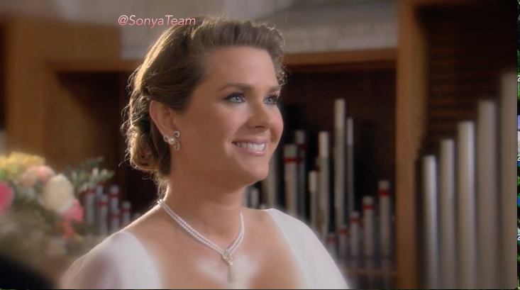 SonyaTeam's tweet photo. [@TierradeReyes #Capitulo137📷🐎❤️] #Cayetana(@Sonya_Smith) se parece como un angel blanco😍👰 http://t.co/RznXIVWb8O