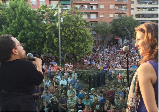 totsantcugat's tweet photo. .@Joan_Pahisa dóna el tret de sortida a la #FMSantCugat tenint "un somni per la ciutat" http://t.co/WOwrPqL6Ra http://t.co/7MYO84L7xa