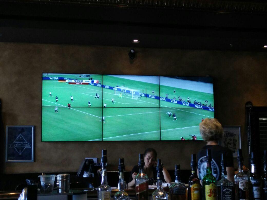 Fanny_Rnd's tweet photo. En direct de #Québec  : allez les bleues !!!! #tousaveclesbleues #ALLFRA http://t.co/BYTBkIwdnF