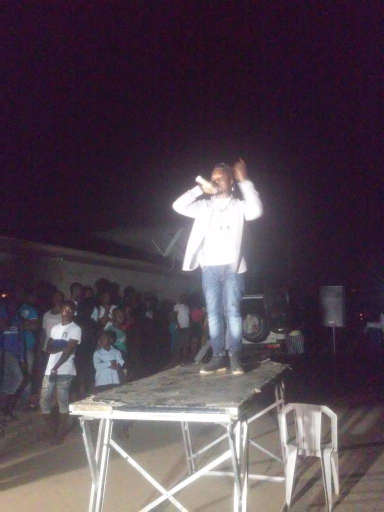 undagroundOUT's tweet photo. @acekeed89 pon the stage rn #undagroundOUT cc @undagroundOUT http://t.co/sFmUavjvsD