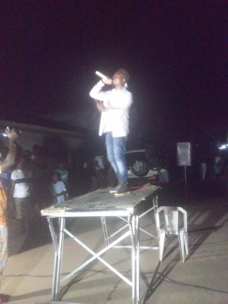 undagroundOUT's tweet photo. @acekeed89 pon the stage rn #undagroundOUT cc @undagroundOUT http://t.co/sFmUavjvsD