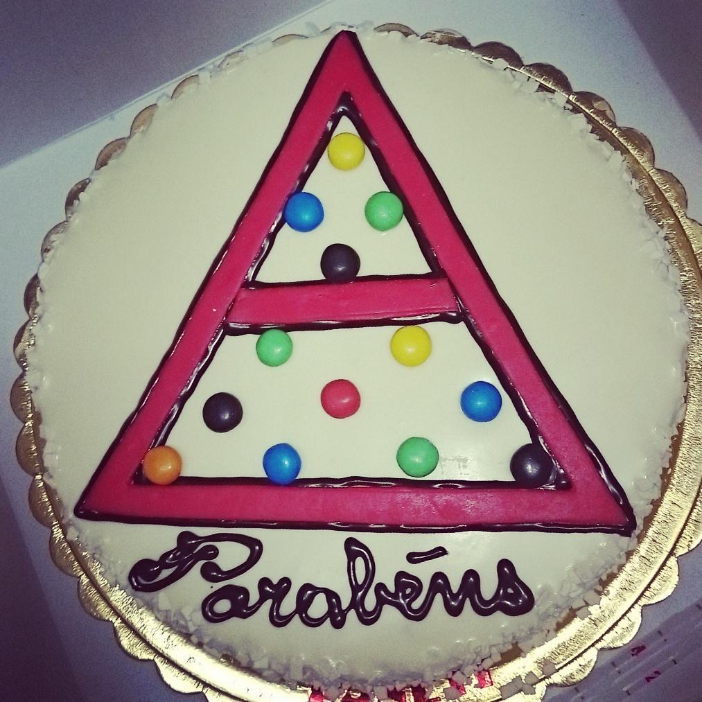 CristianaMars's tweet photo. @30SECONDSTOMARS my.parents just made me a surprise today, on my birthday.  #MARScake #Echelon ❤ http://t.co/4HHYSdgfZ9