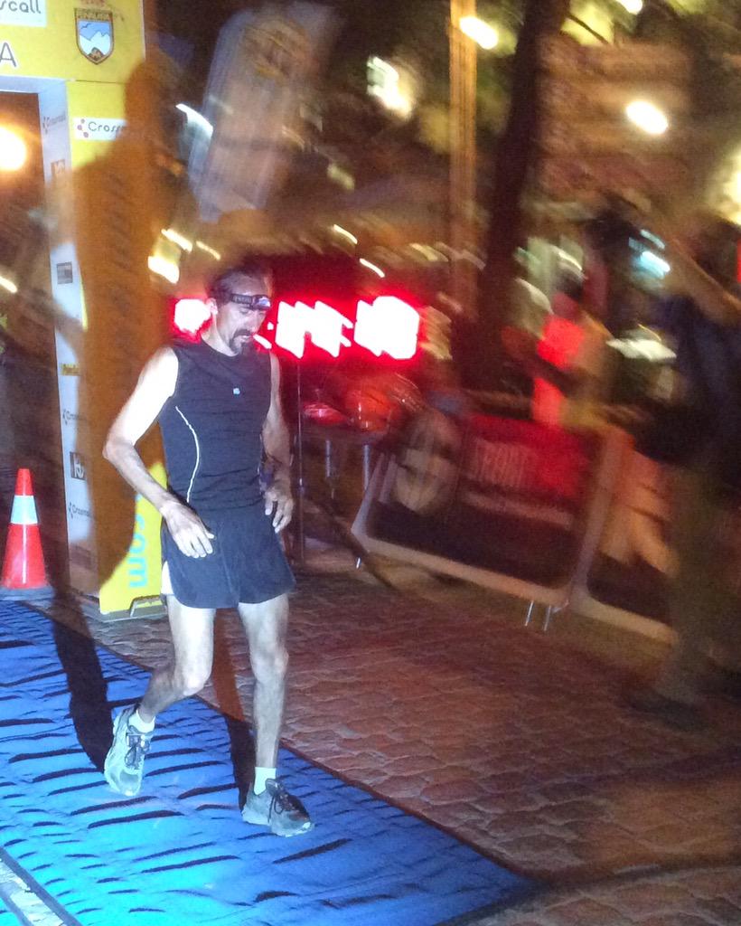 moxigeno's tweet photo. Pablo Vigil, leyenda viva de las #carrerasdemontaña cruza meta como uno mas en #cnn12k del @GTPenalara http://t.co/jzPG4ubB8I