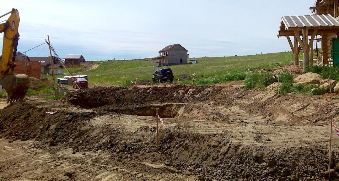 earthmatics's tweet photo. Строим прудик с террасами в Истринском районе Московской области. Этап постройки основных фигур #пермакультура #пруд http://t.co/kNH2TMyEUI
