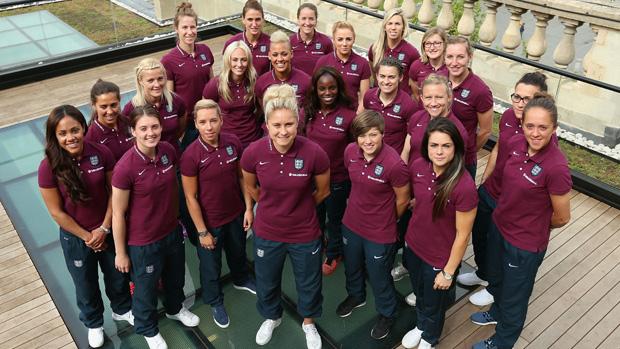 England's tweet photo. Nation unites behind our #Lionesses ahead of #FIFAWWC quarter final against #CAN http://t.co/1MR06hUzZE http://t.co/nBf72lETdW