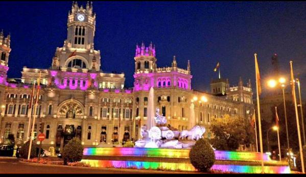 IgualdadLGBT's tweet photo. Hoy gana la libertad, igualdad y amor. Y Madrid lo celebra a través de su diosa Cibeles  #LoveWins http://t.co/cVhcEsxLz5