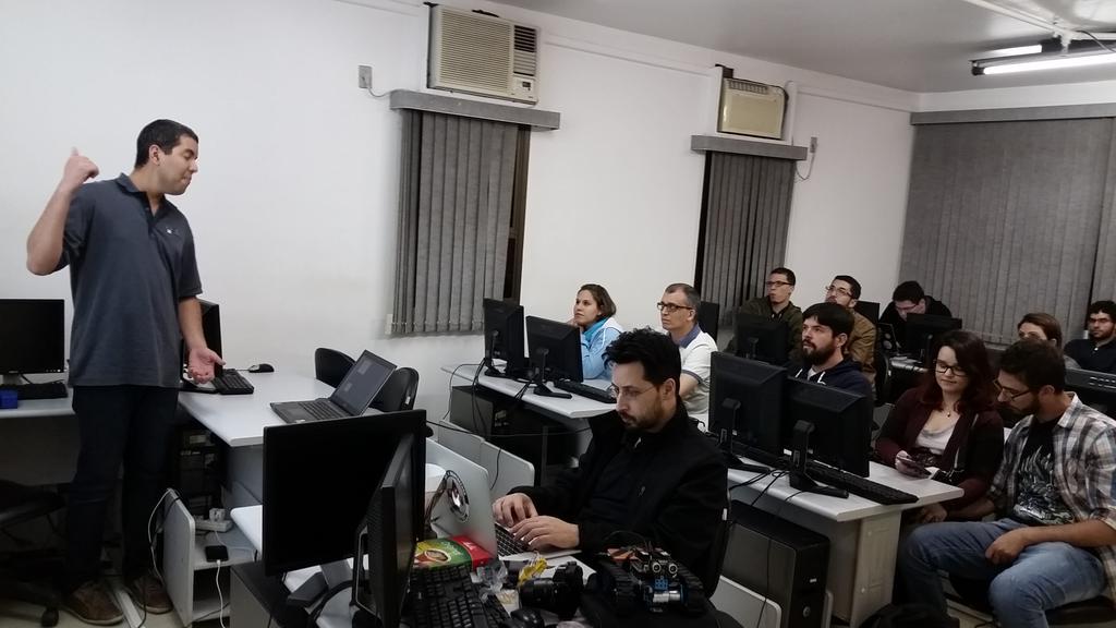FilipeNevola's tweet photo. Agora @otaviojava falando de Java money na @globalcode campinas nos #20javadays http://t.co/glGE3QG4WO