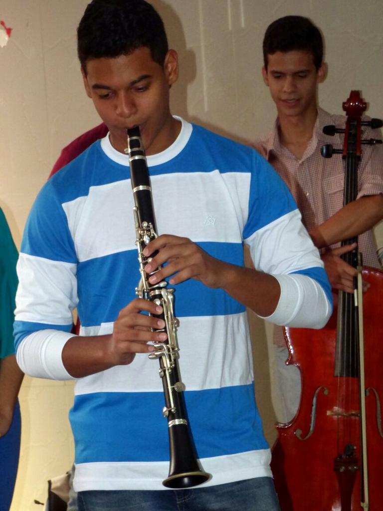 Emirveronica's tweet photo. #Hoy el área de Pediatría del Hospital I.R.B de SJM se llenó de música y alegría con @unergcomsocial y la @OSEGuarico http://t.co/JRMvRwBVoC