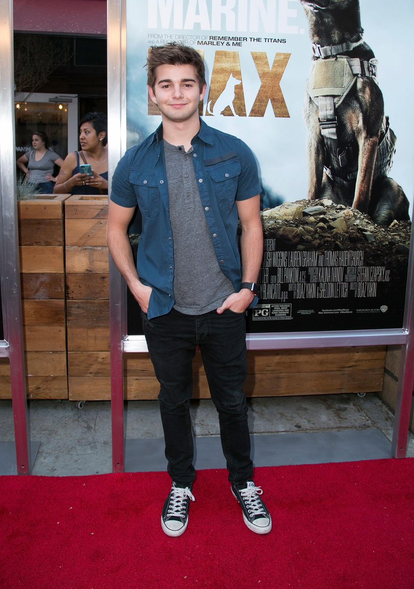 We love <a href="/JackGriffo/">Jack Davis Griffo</a>'s #MaxMovie  premiere style! See more pics HERE: bit.ly/1TSp87H