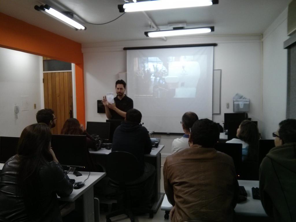 brjavaman's tweet image. The tour continues! @steveonjava explains @Raspberry_Pi and @java at @soujavaCampinas in the #20daysofJava #Brazil