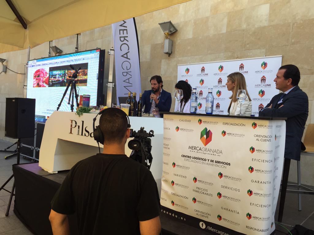 visualpro_360's tweet photo. #visualpro llevo a cabo la presentación oficial en Mercado de San Agustín con medios audiovisuales de #Mercalink http://t.co/xqf7z83xjU