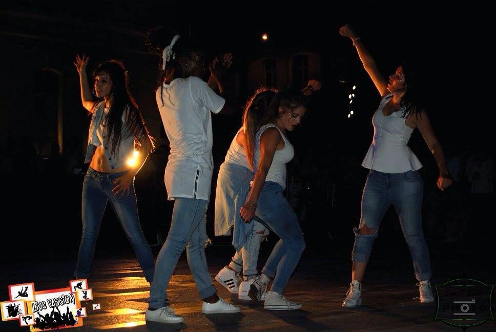 AccAllison's tweet photo. #FêteDeLaMusique 2015 #AccCrew #Montlucon #Danse http://t.co/61b78lHzT4