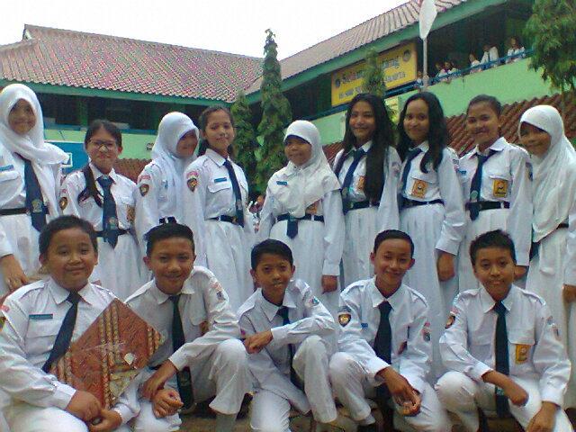 4min_JR's tweet image. In memories my class in JHS 42 class 7 ;') jangan pernah lupain kenangan kita kawan :')