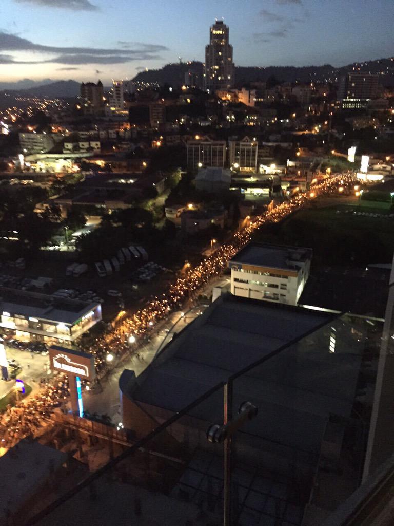#BOMBAZO No hay otro pueblo mas macho que el pueblo catracho del cual vengo YO!! #FueraJOH #RenuciaJOH #MegaMarcha