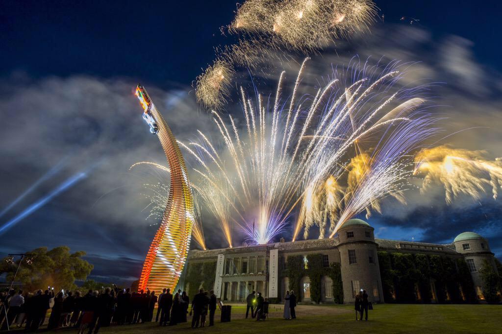 LannoNews's tweet photo. This picture perfectly sums up @fosgoodwood #fos ....just spectacular @Road_Record #RoadRecord http://t.co/AhMt8ZcdVz