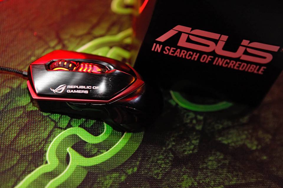 Vorterix's tweet photo. Así fue el evento #ROG de @Compumundo en el Teatro Vorterix conducido x los @MalditosNerdsVX: https://t.co/mM3y5bLmIc http://t.co/RgvDRGaPKF