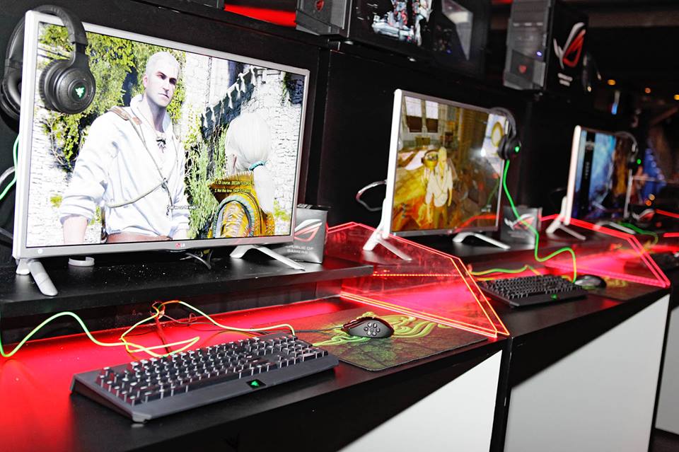 Vorterix's tweet photo. Así fue el evento #ROG de @Compumundo en el Teatro Vorterix conducido x los @MalditosNerdsVX: https://t.co/mM3y5bLmIc http://t.co/RgvDRGaPKF