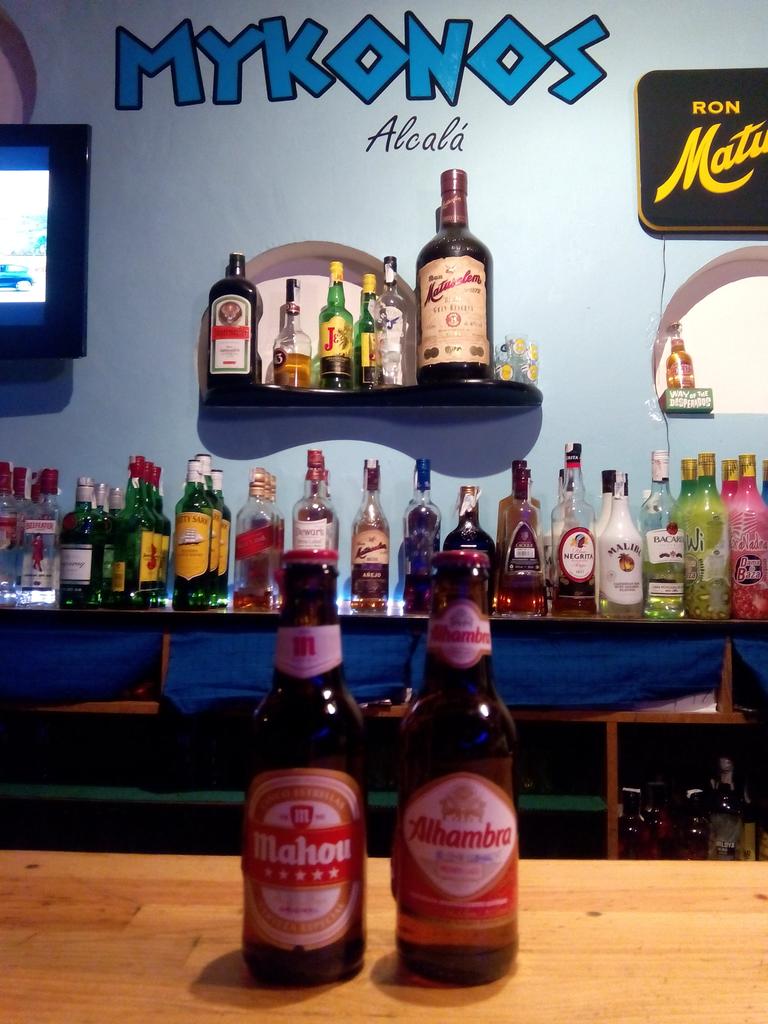 MykonosAlcala's tweet photo. Hoy y siempre en @MykonosAlcala tenemos las mejores ofertas en cervezas, Botellines 25cl. por un euro 
:) http://t.co/dyvkKNuJxl