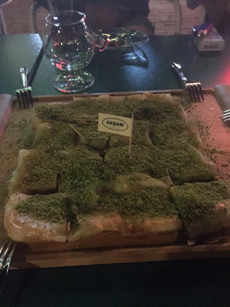 abdulllahcelebi's tweet photo. Sahurda akşam parkta taş fırında katmer @ibrahimaksu27 👍 http://t.co/nL0lezjoQ9