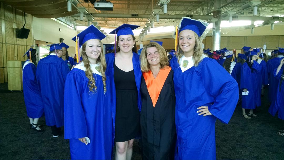 gwall714's tweet photo. A picture of us - these r the best days of our lives! Squad 2015 #notrippingwalkingthestage http://t.co/7bz4s2Pk5i