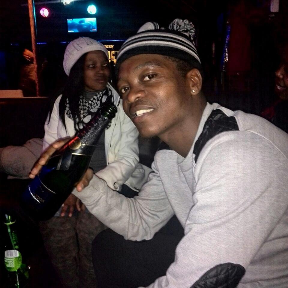 LMokale's tweet photo. #moet http://t.co/gyqMWuJrm8