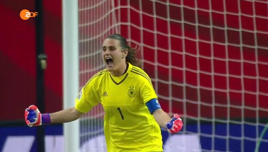 sportstudio's tweet photo. #Natze, die Katze! @NAngerer pariert den letzten Elfmeter. Die @DFB_Frauen gewinnen 6:5 n.E.! #GERFRA #Titeltraum http://t.co/sdSniGkg6N