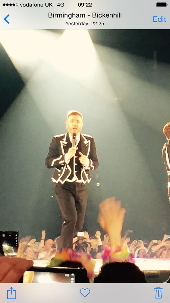 emmadlpn's tweet photo. @GaryBarlow You totally checked me out here. A girl can dream anyway 😂 http://t.co/sup2Pmyb5W