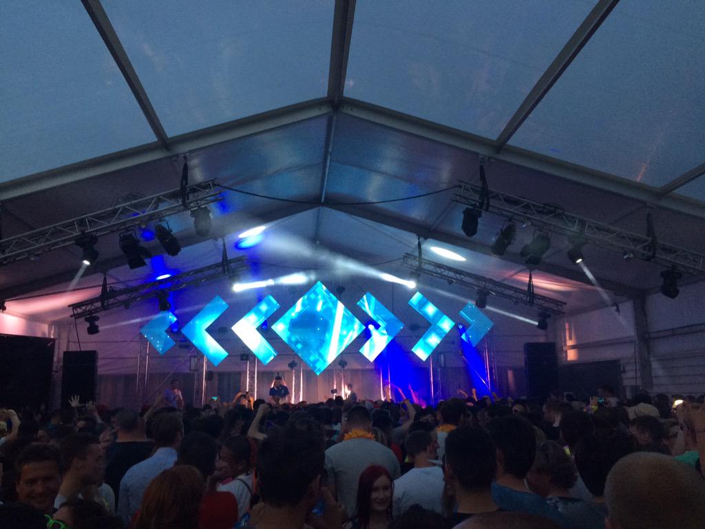 Robyn_Sharpe's tweet photo. Fucking awesome first day at #Luminosity2015. Thank you see you tomorrow #TranceFamily xxx http://t.co/vPgzjrxGcP